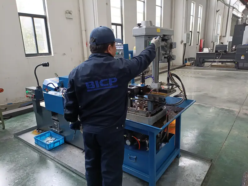 申特工厂实拍：夹片生产线