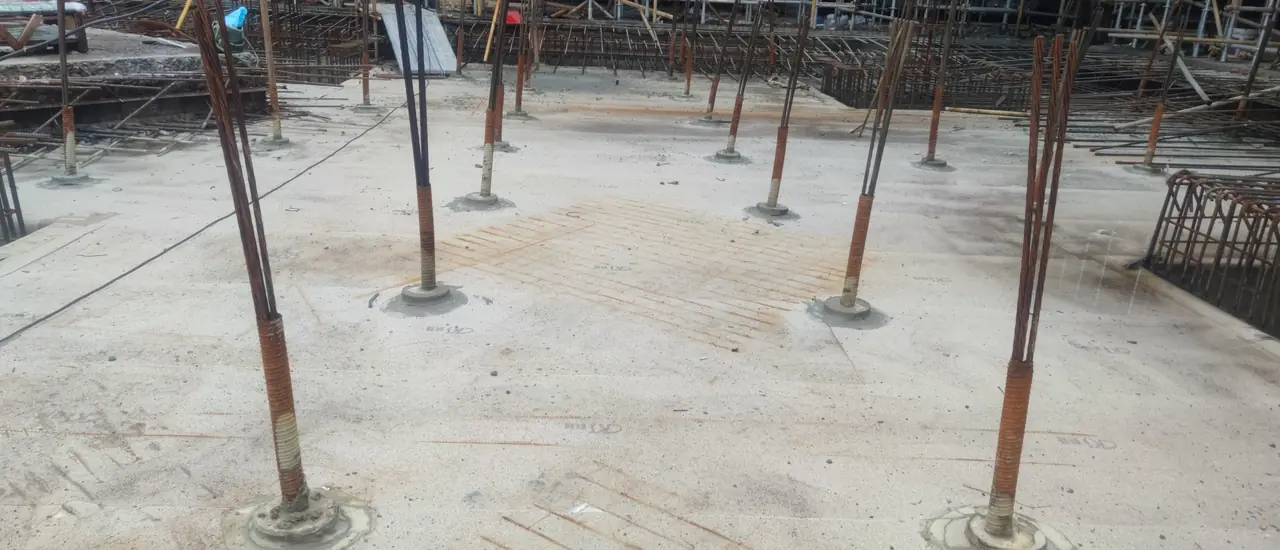 施工现场实拍:基础底板上的抗浮锚杆